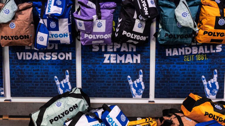 VfL Gummersbach präsentiert nachhaltige Merchandising-Kollektion aus recycelten Trikots – handgefertigt in Zusammenarbeit mit FC88