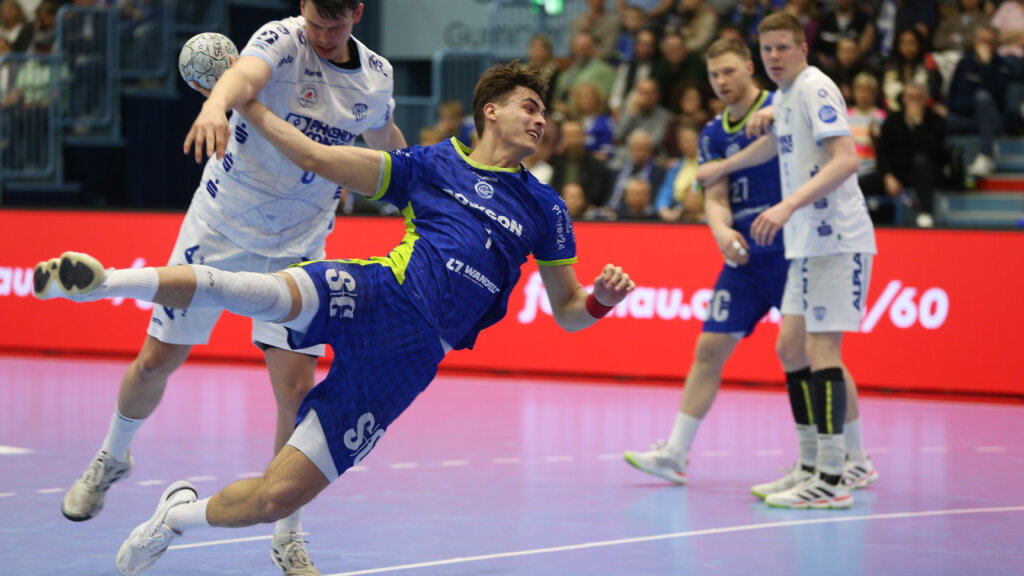 Erfolgreiche Meniskus-OP bei Julian Köster – VfL-Kapitän fällt mehrere Wochen aus